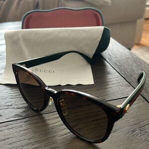 Women’s Gucci Round Acetate Sunglasses Havana
